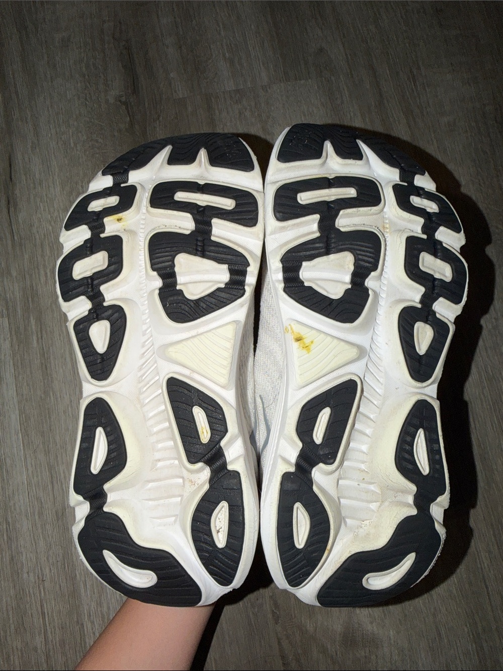 Hoka Gaviota 5 sneaker men’s 9.5D - Picture 4 of 9